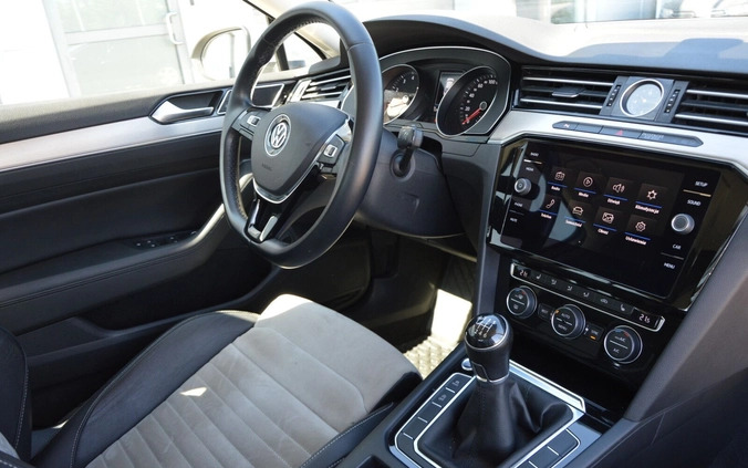 Volkswagen Passat cena 89900 przebieg: 72969, rok produkcji 2018 z Miłomłyn małe 407